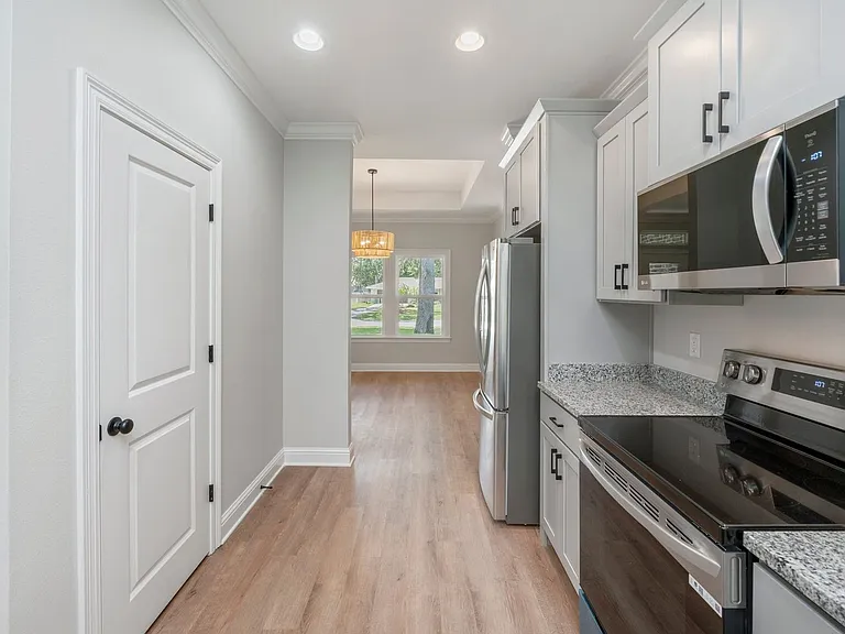 1404 Hickory St — Photo 16
