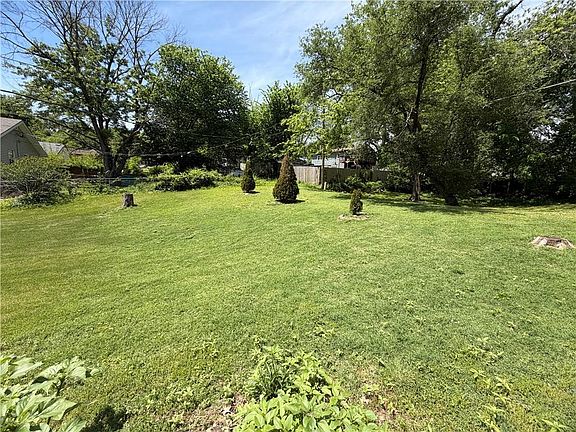5th image of 908 Chestnut St