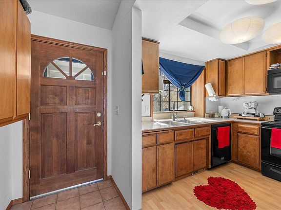 5th image of 667 Golden Ln