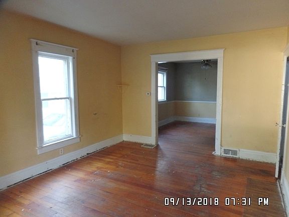3rd image of 2325 Lane Ave