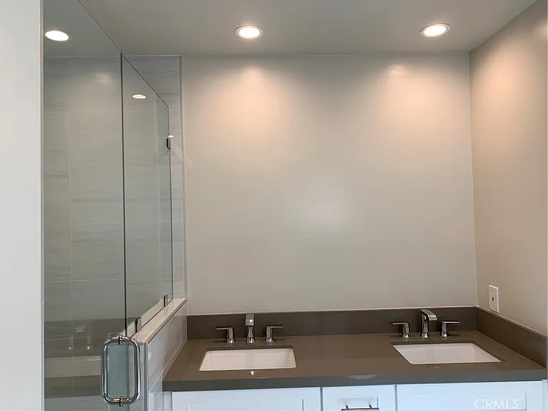 2310 Pelham Ave — Photo 9