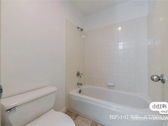 2nd image of 42 Alcoba