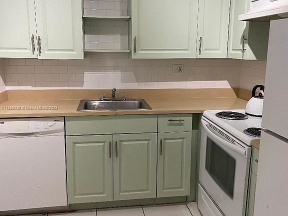 3rd image of 1465 NE 123rd St APT 315