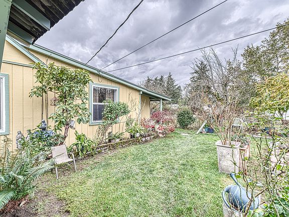 4th image of 425 Sunnyhill Rd W