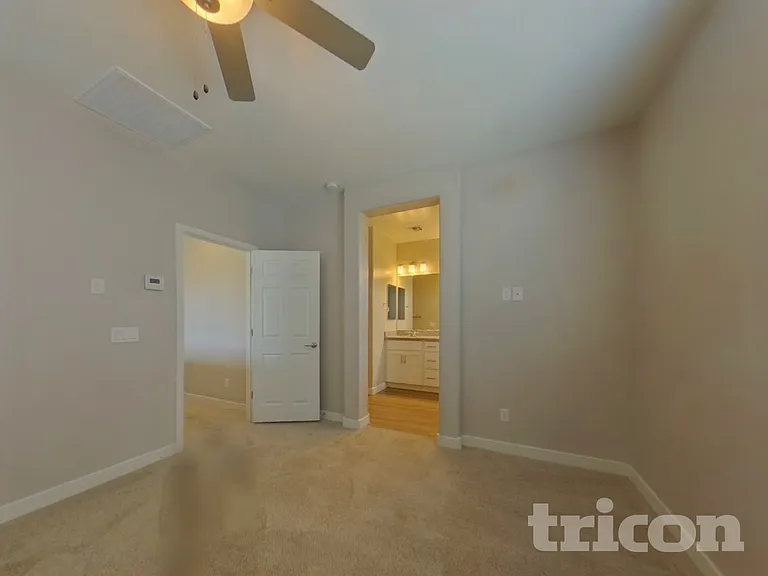 2929 N 28th St #7 — Photo 8