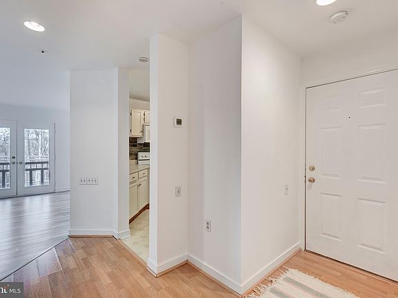 5th image of 385 Pleasanton Rd #B22