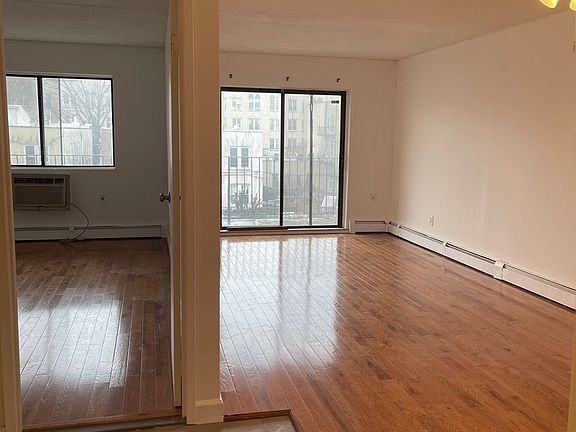 5th image of 24-14 31st St #2R