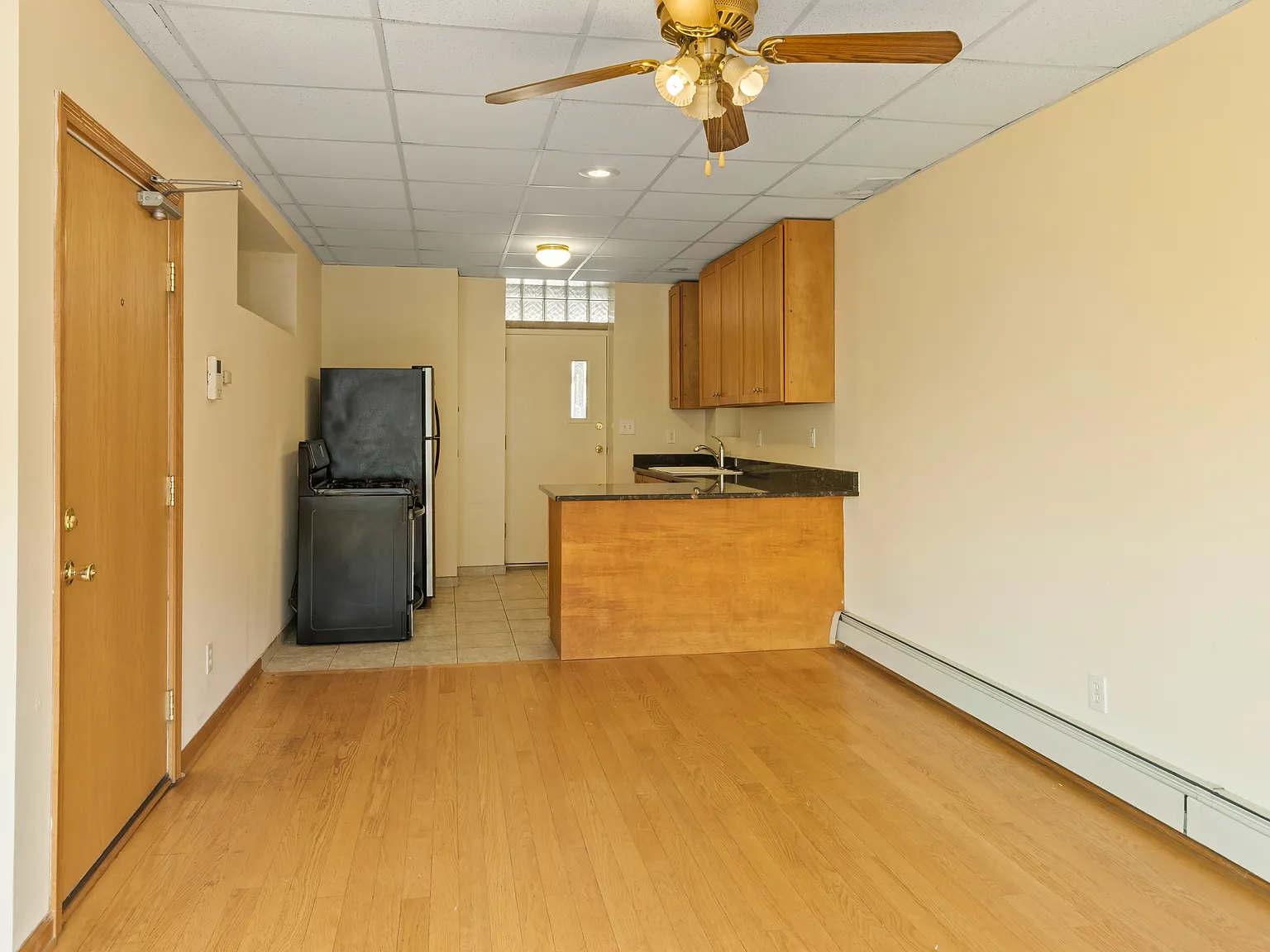 2 bed, 900 sqft, $2,100 — Photo 4