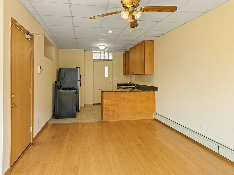 1435 E 53rd St #2W — Photo 4