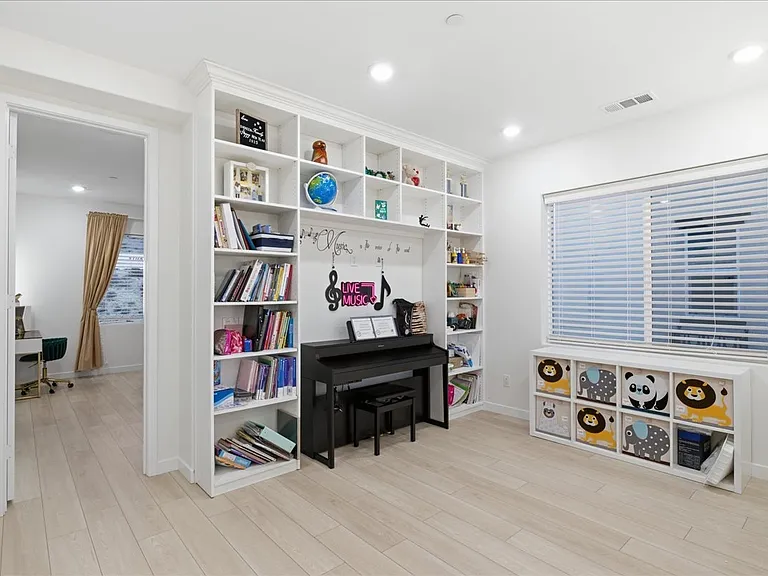 23768 Wilcox Dr — Photo 6