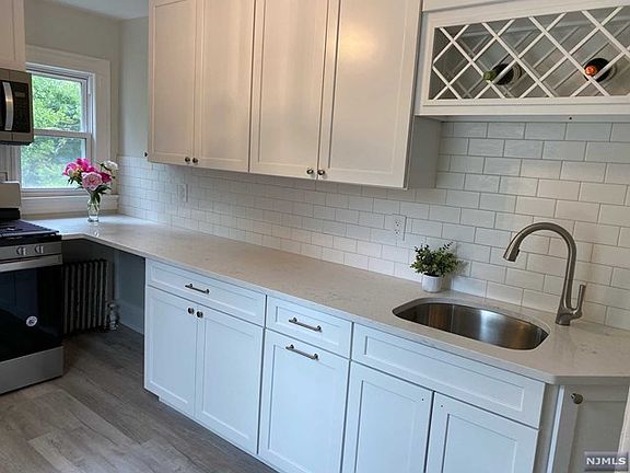3rd image of 241 Glen Ave