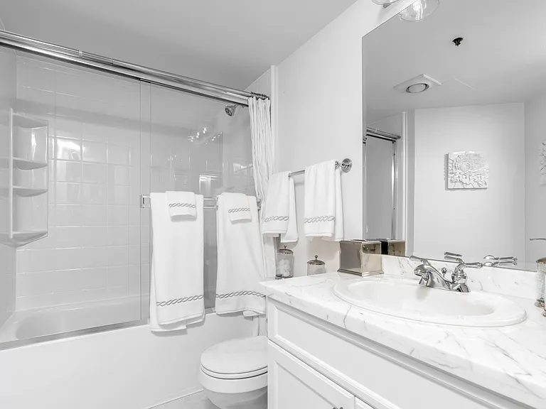 South Beach Marina Apartments — Photo 21