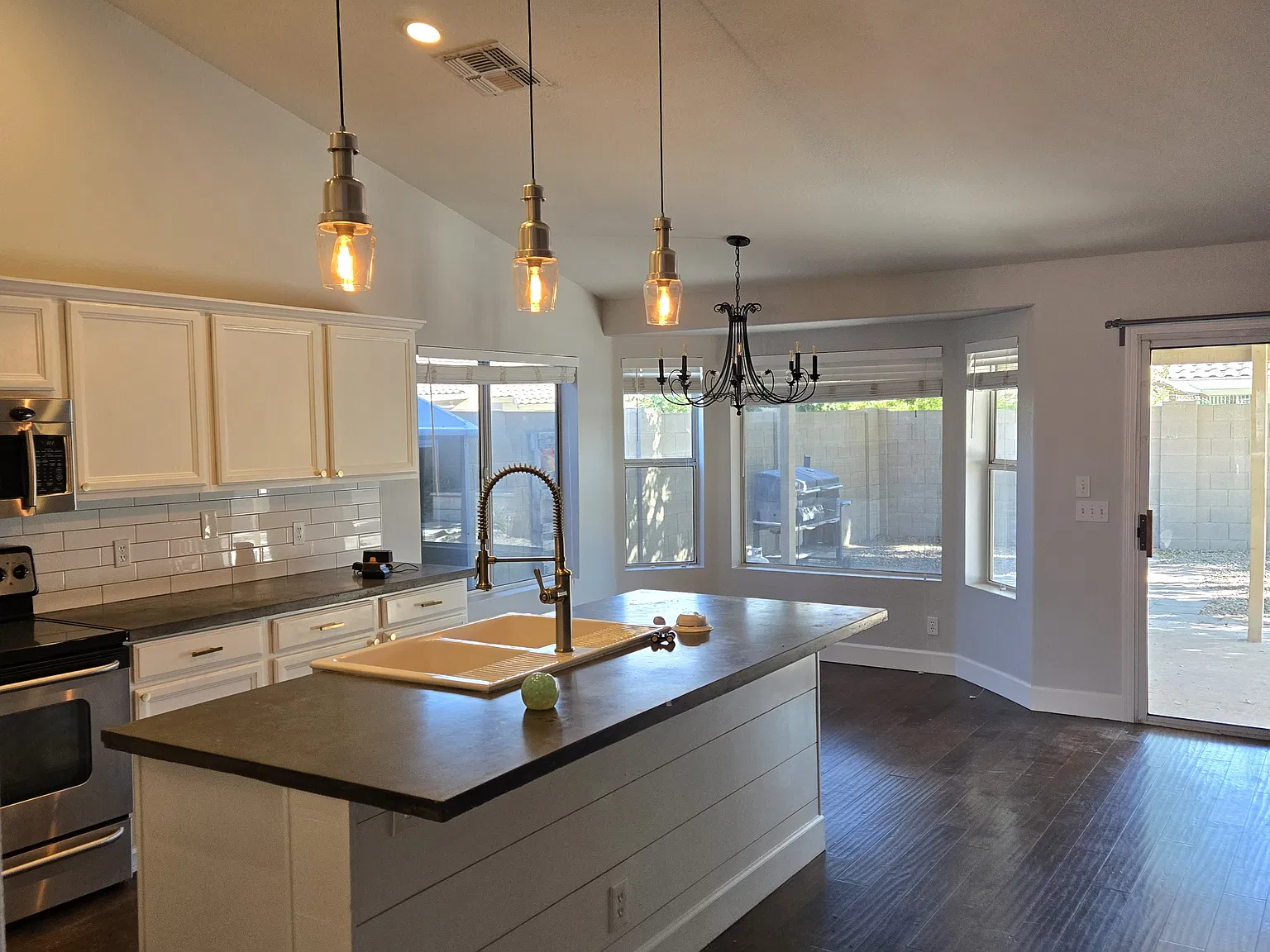 4 bed, 2050 sqft, $2,739 — Photo 4
