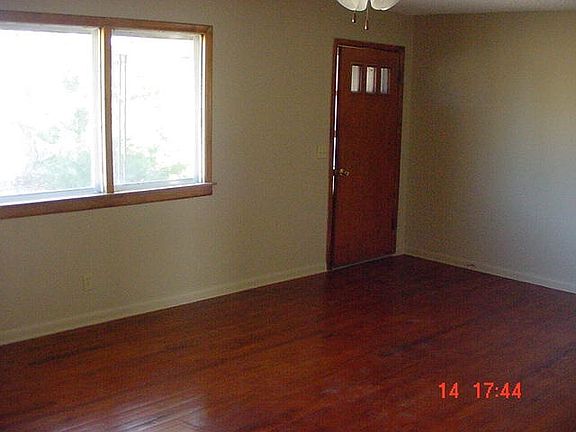 2nd image of 405 Avej
