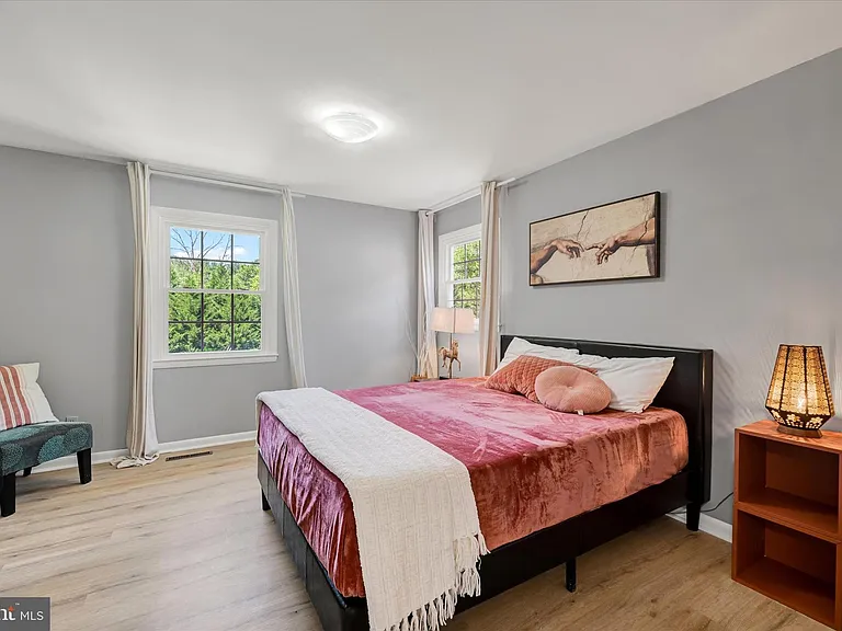 10533 Stevenson Rd — Photo 44