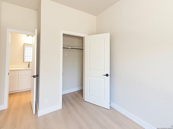 5th image of 1262 Clearcreek
