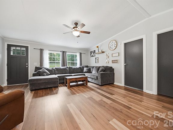 5th image of 2932 Loop Rd