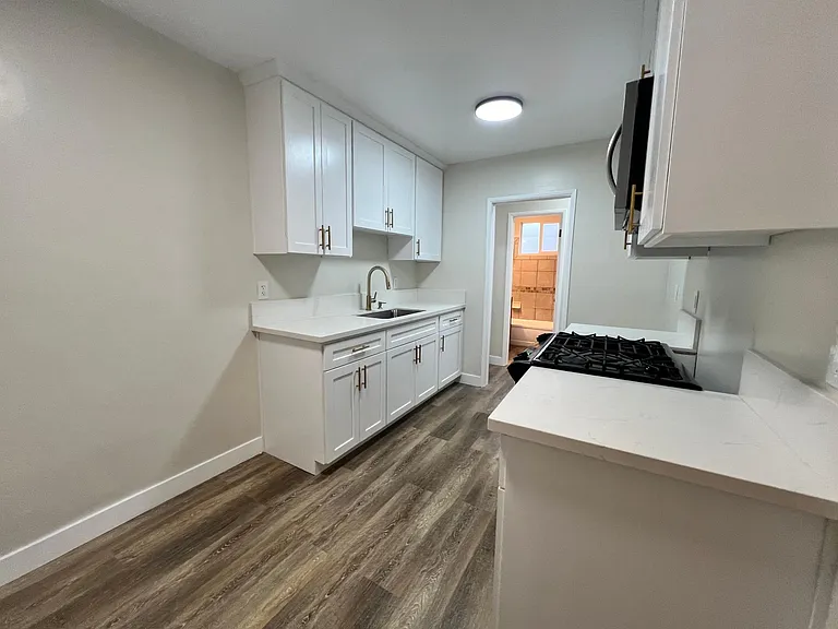 861 N Washington Pl #6 — Photo 2
