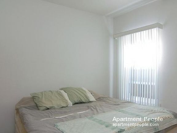 4th image of 1340 W Estes Ave APT 3N