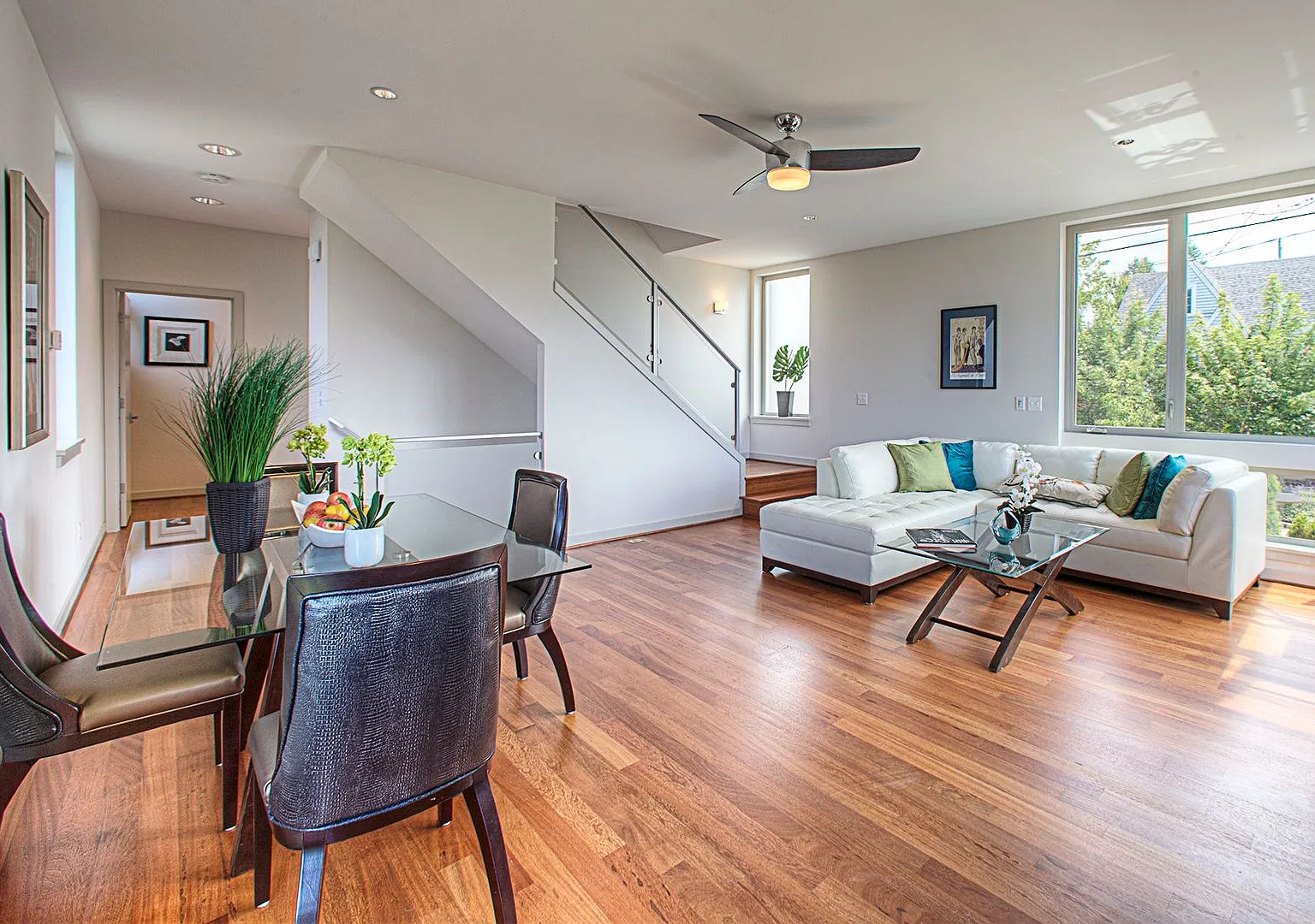3Bd/3.5Ba Seattle Townhome — Photo 3
