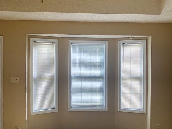 3rd image of 384 Brook Mead Dr