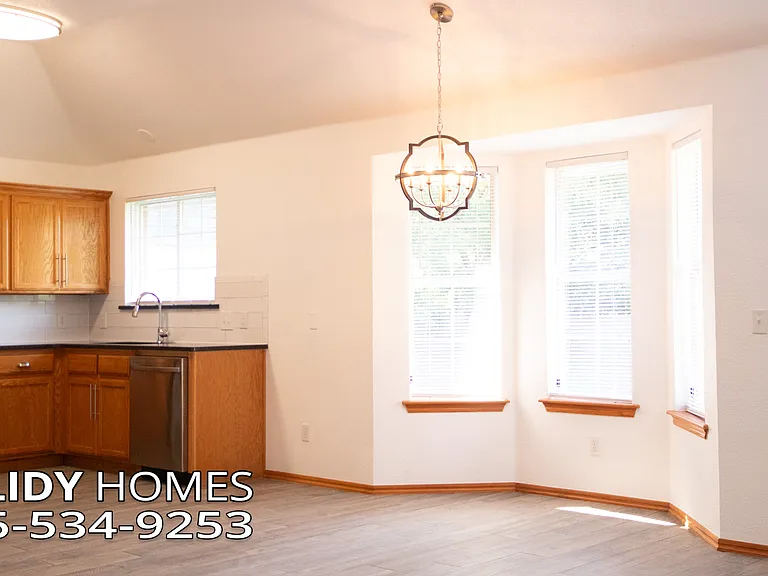 5004 SE 52nd St — Photo 12