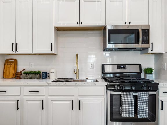 4th image of 943 20th St #1