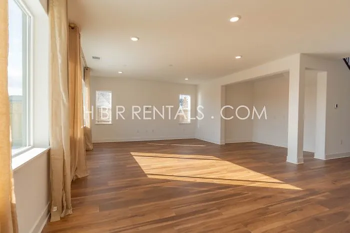 2752 Tribune St — Photo 6