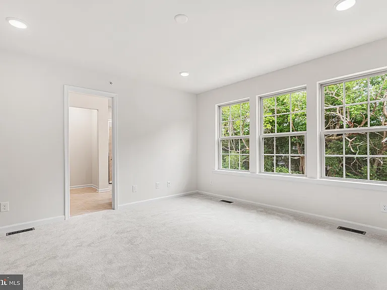 112 S Buck Tavern Way — Photo 12