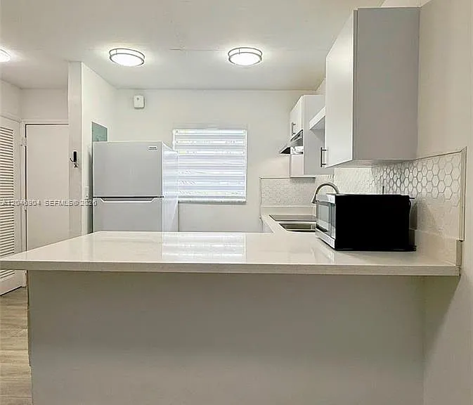 716 Michigan Ave #303 — Photo 5