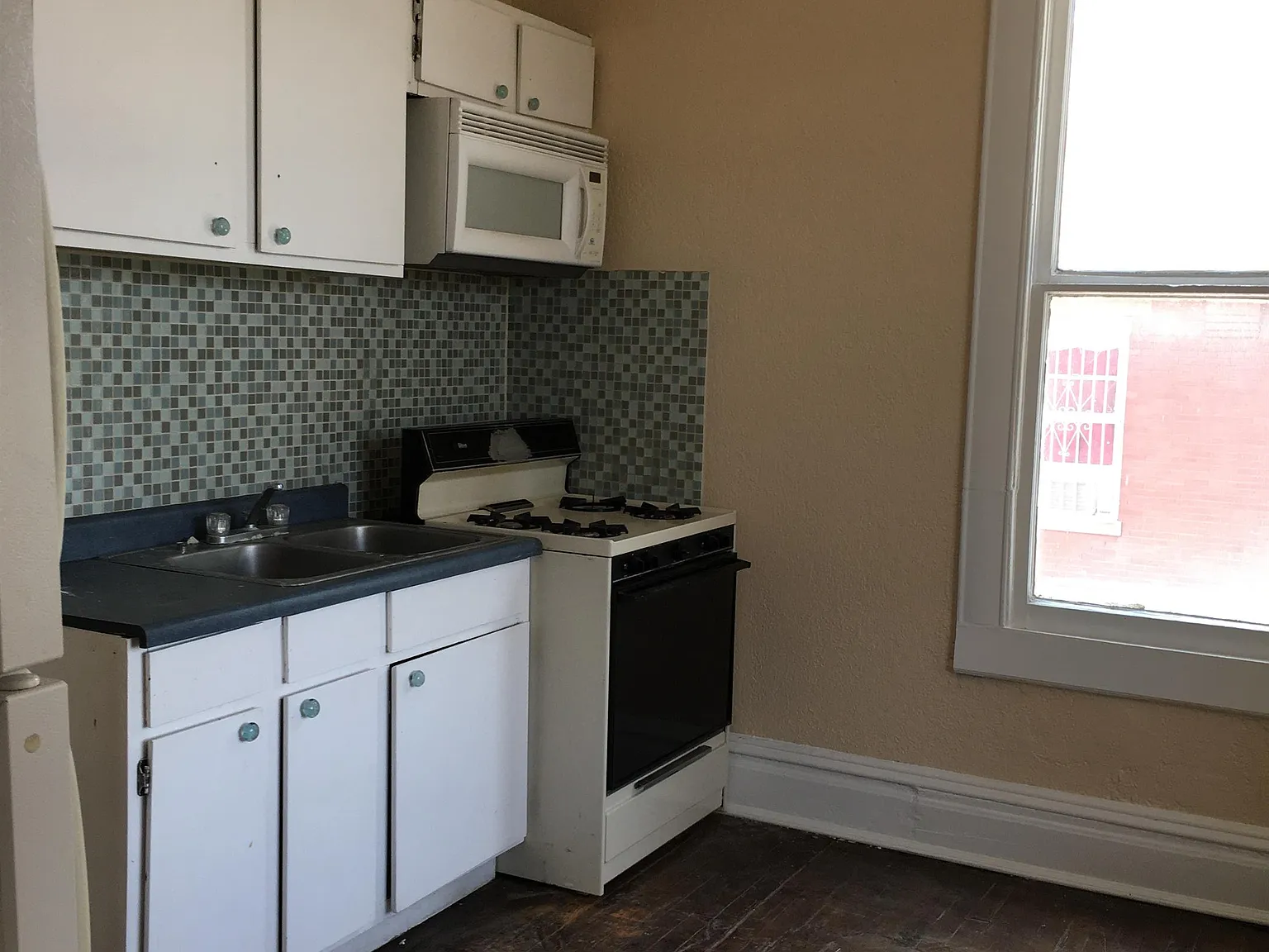 Hueco Apts. - 3419 La Luz 2 — Photo 4