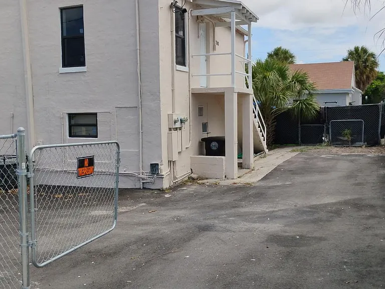 711 Palm Beach Lakes Blvd #200 — Photo 2