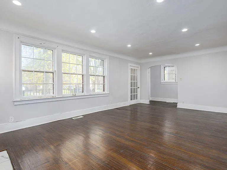 4341 Glendale Ave — Photo 8
