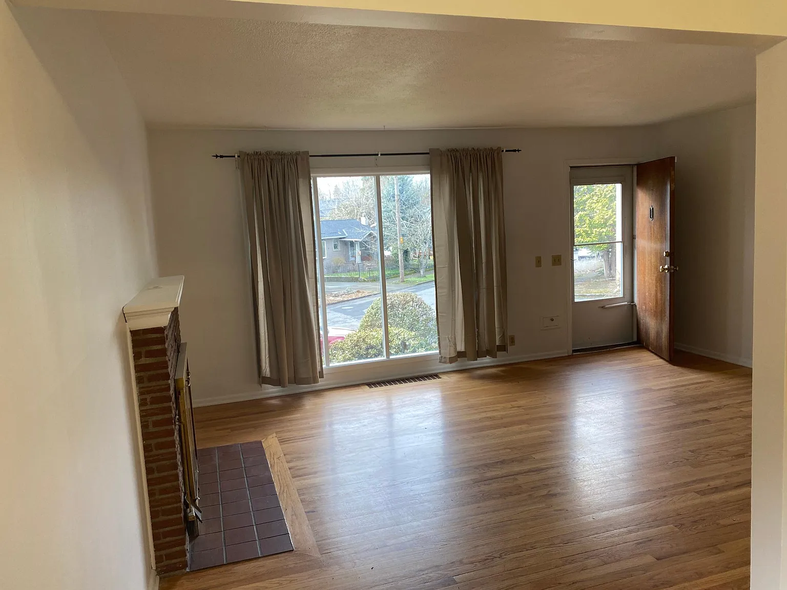308 NE Beryl Ter — Photo 2