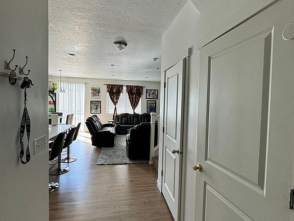 3rd image of 1669 W Rockaway Ln