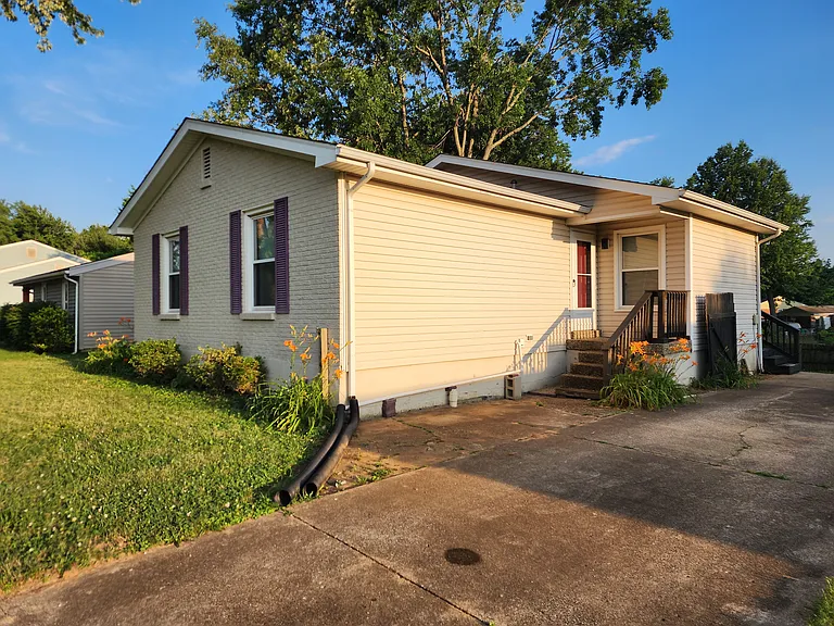11412 Kendrick Dr — Photo 2