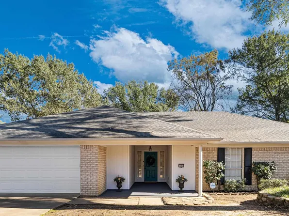 1102 Kensington Ct, Longview, TX 75605