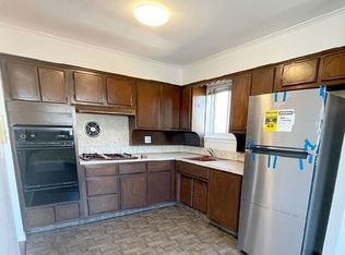 21-32 43rd St #3F, Astoria, NY 11105