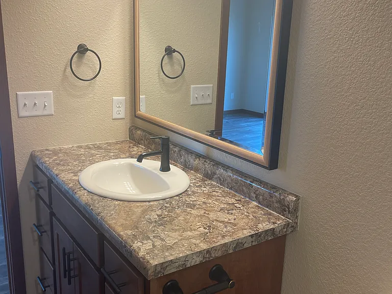 656 Civil Way — Photo 8