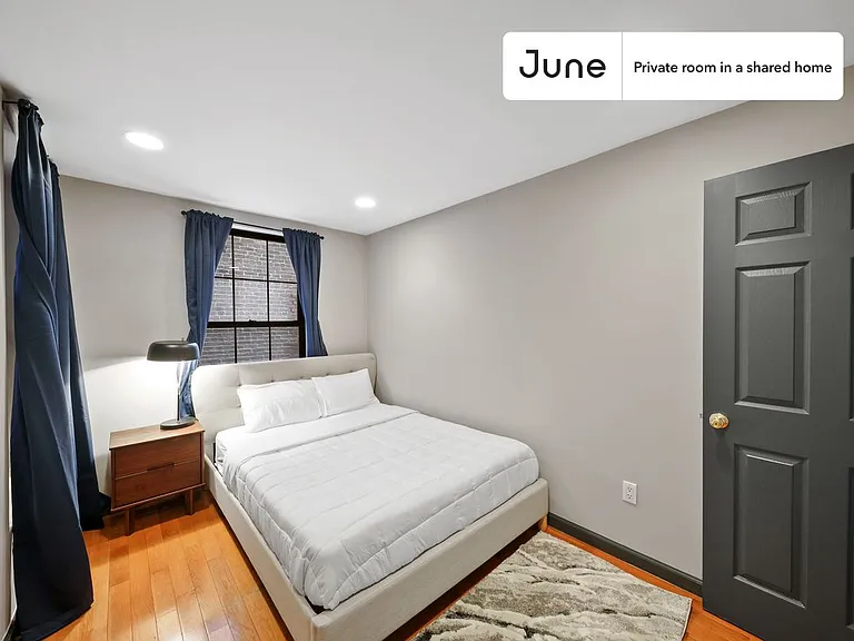 226 E 7th St #C — Photo 1