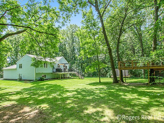 2nd image of 1989 Woodrun Dr SE