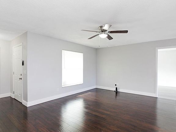 3rd image of 4637 Canna Dr