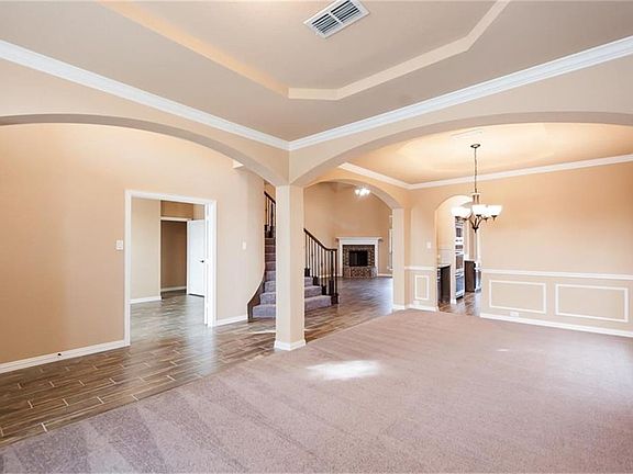 3rd image of 113 Garden Grove Ln