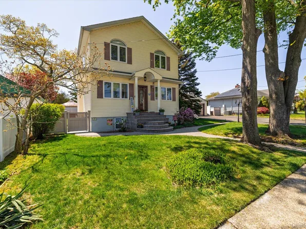 2522 5th Street, East Meadow, NY 11554