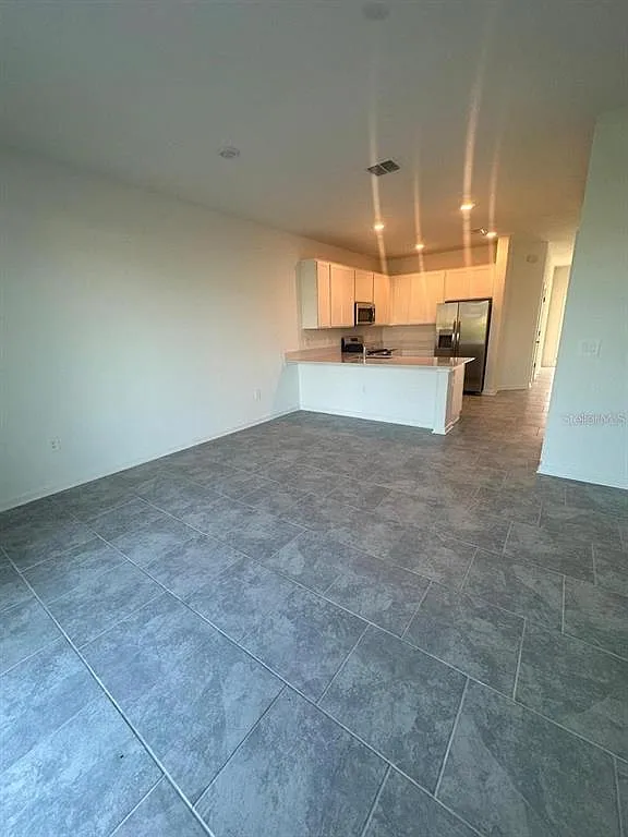 3 bed, 2.5 bath, 1840 sqft, $2,000 — Photo 4