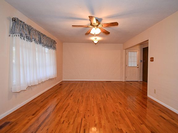 4th image of 1834 Eastwood Dr