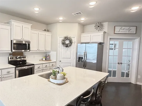 140 Spring Creek Cir, Paradise, TX 76073