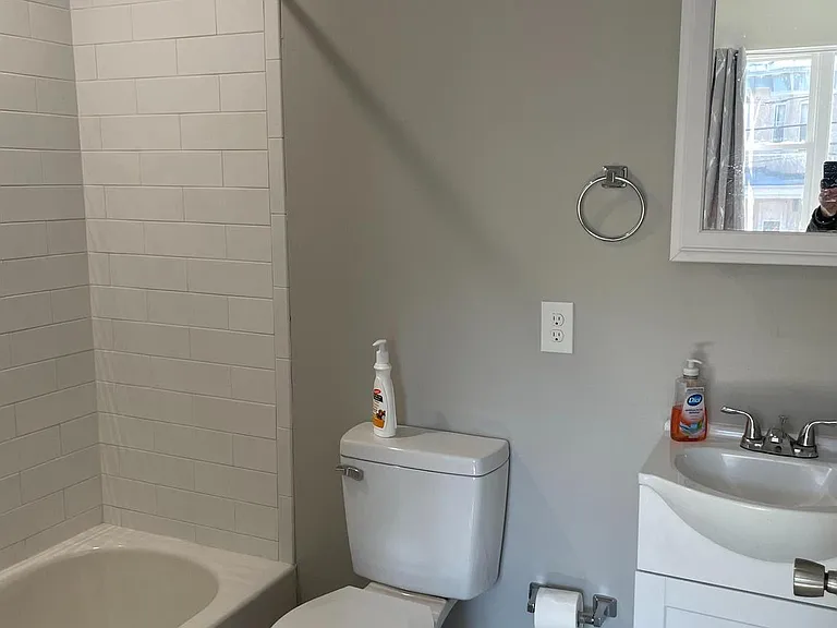 667 N 39th St #2 — Photo 9