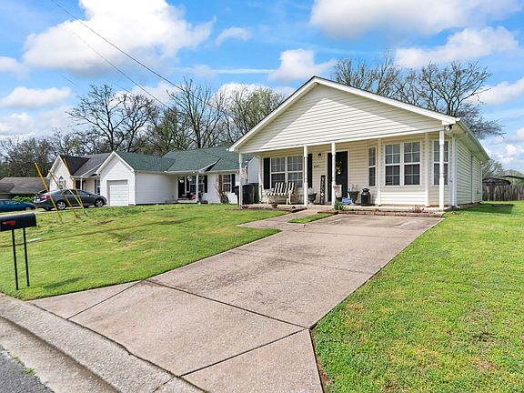 3rd image of 4931 Camborne Cir
