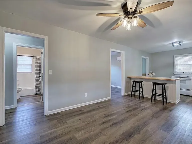 195 Floral Dr — Photo 9